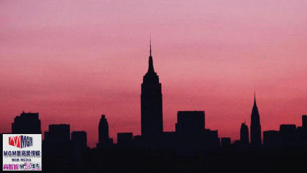 高娓娓：纽约大停电，曼哈顿“素颜”，百老汇演员化身“街头艺人”，路人秒变交警
