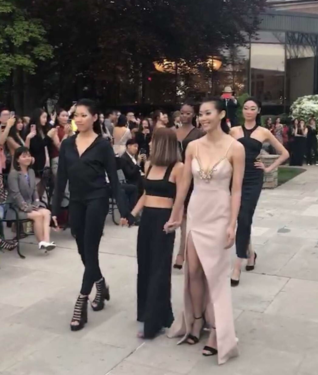 高娓娓：首届纽约疯狂亚裔富豪宴隆重登场，亚裔时尚奥斯卡精英辈出