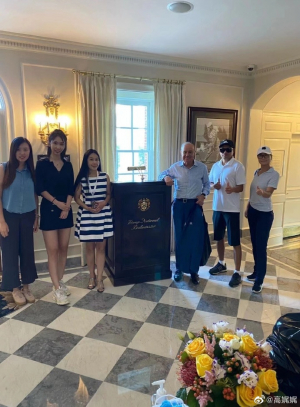 高娓娓：#卸任美国总统谁的房子最壕# 实拍特朗普的高尔夫球庄园有多壕？奥巴马的房子被邻居卖房蹭了热点