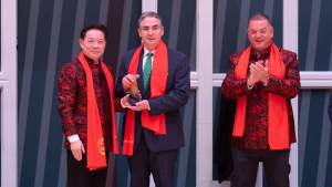 美国V视:美国华人华侨联合总会于NBA篮球名人堂成功举办"优思才2024龙年春晚&rdquo;