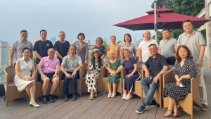 娓娓重庆故乡接风家宴,亲友团聚会温情满满,拜见老佛爷,回家的感觉真好