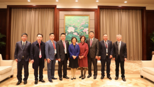 美国纽约政商友好访华团在福州受福建省委常委、常务副省长郭宁宁会见