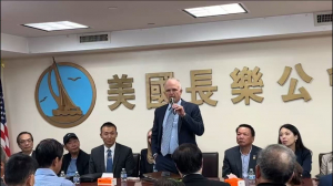 原美国长乐公会主席卢建旺召开记者会 律师与社区代表表达支持