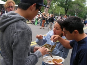 高娓娓：在美国过端午节，老美凑热闹吃粽子划龙舟