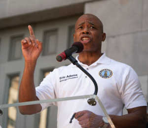 埃里克&middot;亚当斯（Eric Adams）正式加入纽约市长竞选 Eric Adams to officially jump into NYC mayor's race