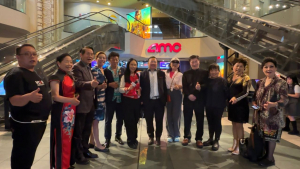 首部华人视角好莱坞电影《SIGHT》 亮相纽约AMC时代广场剧院,裔锦声博士带你看国际知名眼科医生王明旭博士奋斗故事,美国长周末 Memorial Day Weekend 的一场疗伤之旅(美国V视 视频+图+文 综合报道)