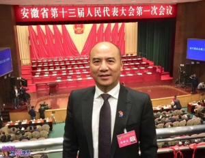 高娓娓：安徽政协会议海外列席代表刘启升，积极投入家乡建设