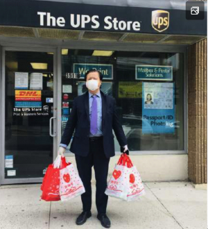 美国福建华人联合会协助领事馆为中国留学生发放&ldquo;健康包&rdquo;