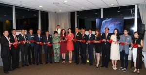 西风东意-吴锐鸿油画作品美国巡回首站联合国圆满展出