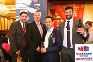 高娓娓：The One酒业集团庆祝圣诞节、新年Fashion Party在美国纽约隆重举行