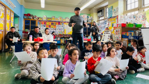 高娓娓:吕坤艺术工作室团队走进美国小学,以艺术为纽带,传播农历新年文化