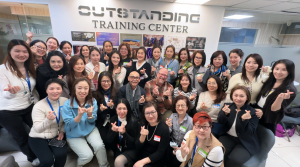 Terry Zhou校长领衔非凡卓越美学芳疗学院强势亮相：医学体系 &times; 领袖培养，携手doTERRA引领美东芳疗教育新纪元