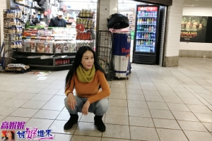 高娓娓：&ldquo;亚洲蹲&rdquo;又火了！5年前就有英文教程？亚洲人习惯蹲坑？