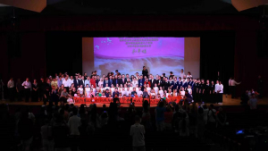 美国V视:纪念世界反法西斯战争暨中国抗战胜利八十周年合唱舞蹈《和平颂》上演