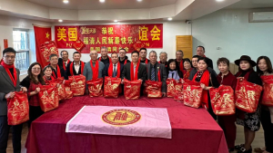美国V视:美国福清同乡会送礼耆老迎新春