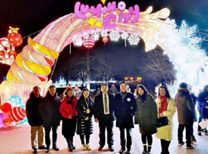 成都万贯集团与璀璨星城娱乐公司美国川渝同乡会总商会在纽约联合主办灯展