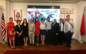 高娓娓：国际青年艺术家联盟首届青年画展-周案馨个展开幕