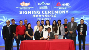 高娓娓：海南岛椰汁与美国寰宇集团、美国COCO兄弟公司战略合作签约仪式在美国纽约成功举行