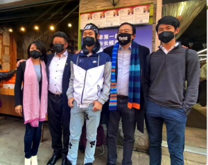 美国V视：纽约市长竞选人杨安泽到访华埠iFresh爱新鲜超市，引发民众热情