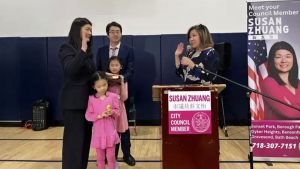 布鲁克林首位华裔市议员庄文怡宣誓就任