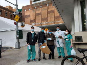 纽约华人捐赠，微信小群却有大大的力量